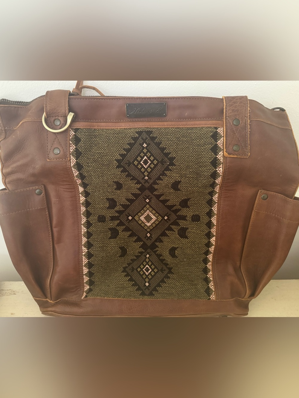 Nena & Co Olive Womanhood Cafe
Leather Full TPB.